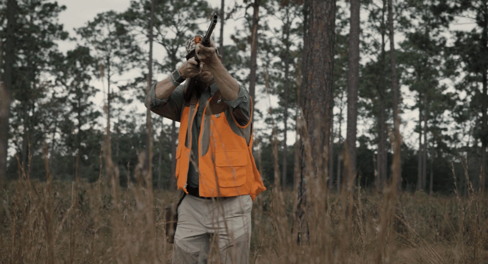 hunter-aiming-gun