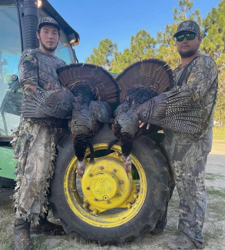 Turkey Hunting with premium meals in lodging at Shady Grove Outfitters in Alabama