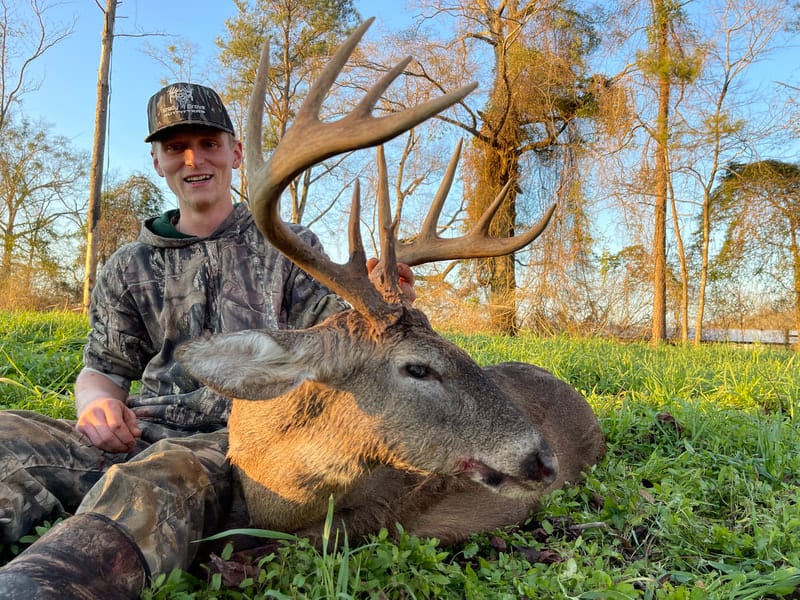 Prime Deer Hunting at Shady Grove Outfitters in Alabama